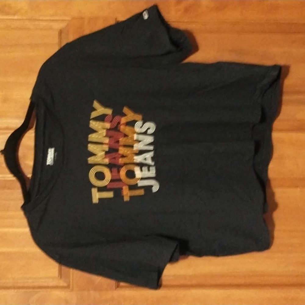 Tommy Jeans woman's size L cropped short sleeve Tee with large logo graphics